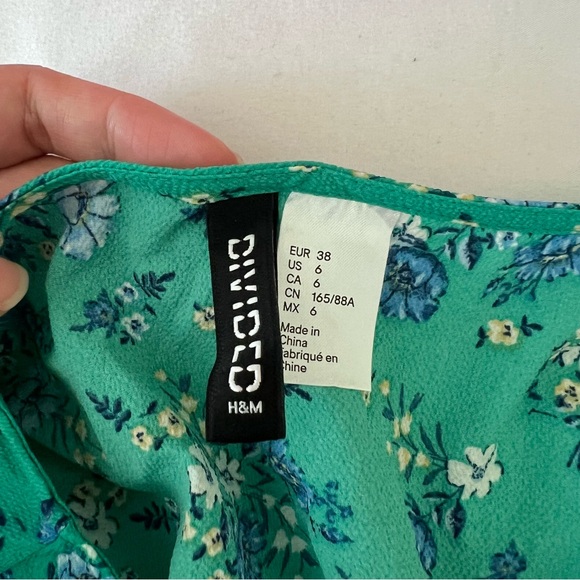 Flowy Wrap V-Neck Top - Picture 7 of 8